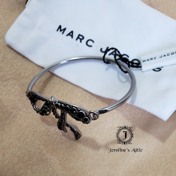 Marc Jacobs Black Crystal Bow Bangle Bracelet - Picture 2 of 3